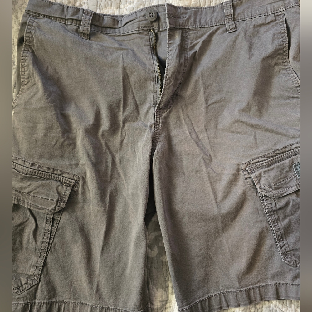 Union Bay men's cargo shorts, gray, great shape, size 34